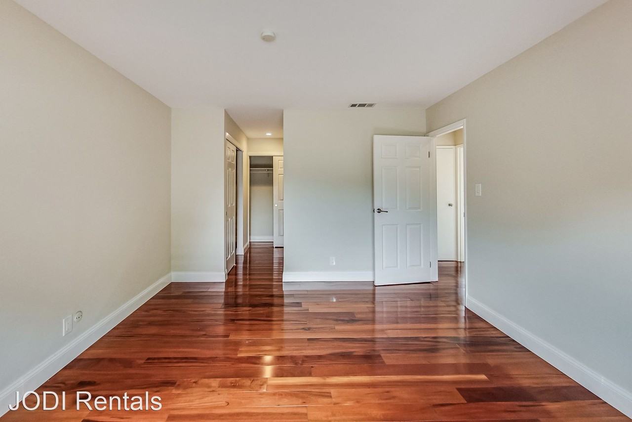 47 Wembley Dr - Photo 3 of 37