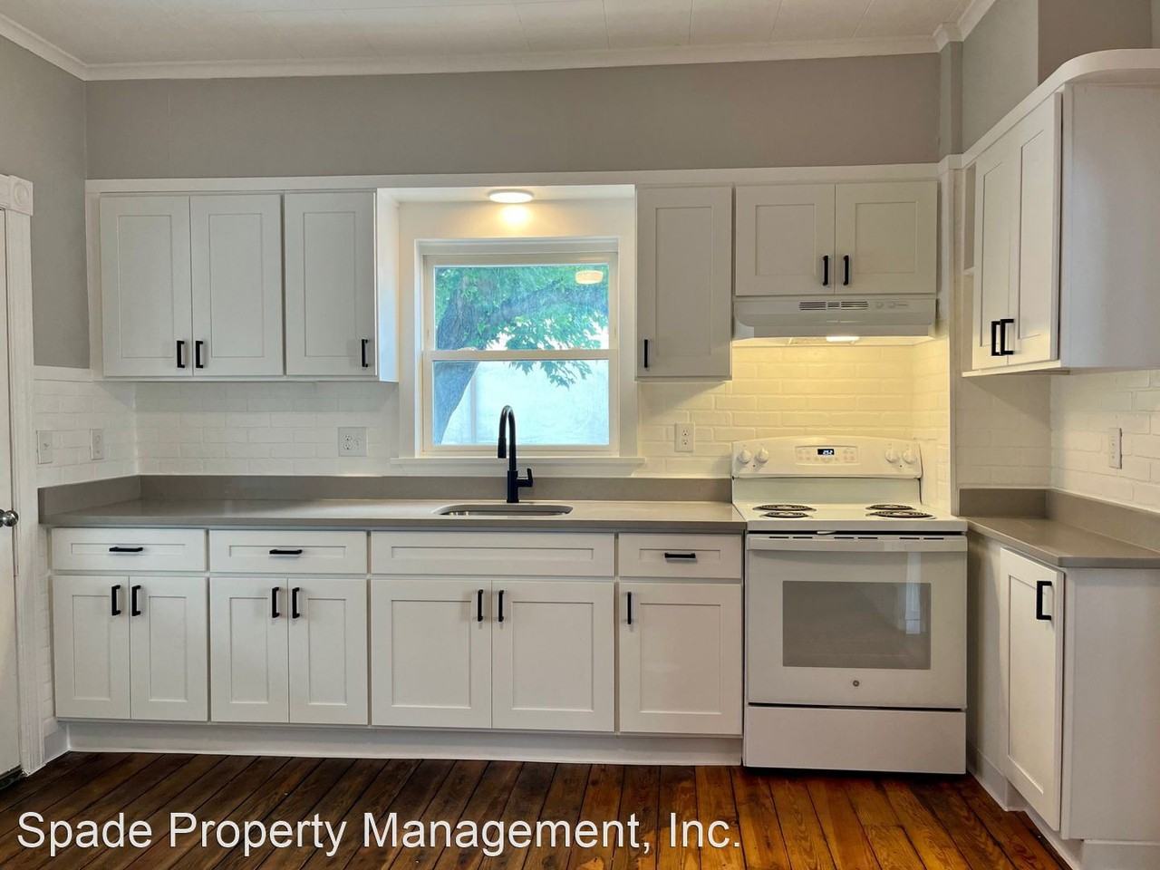 228 W Brush St - Photo 2 of 9