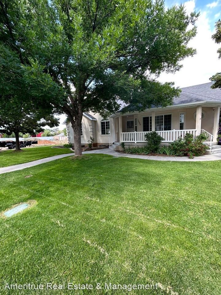 1333 N 200 W - Photo 2 of 16