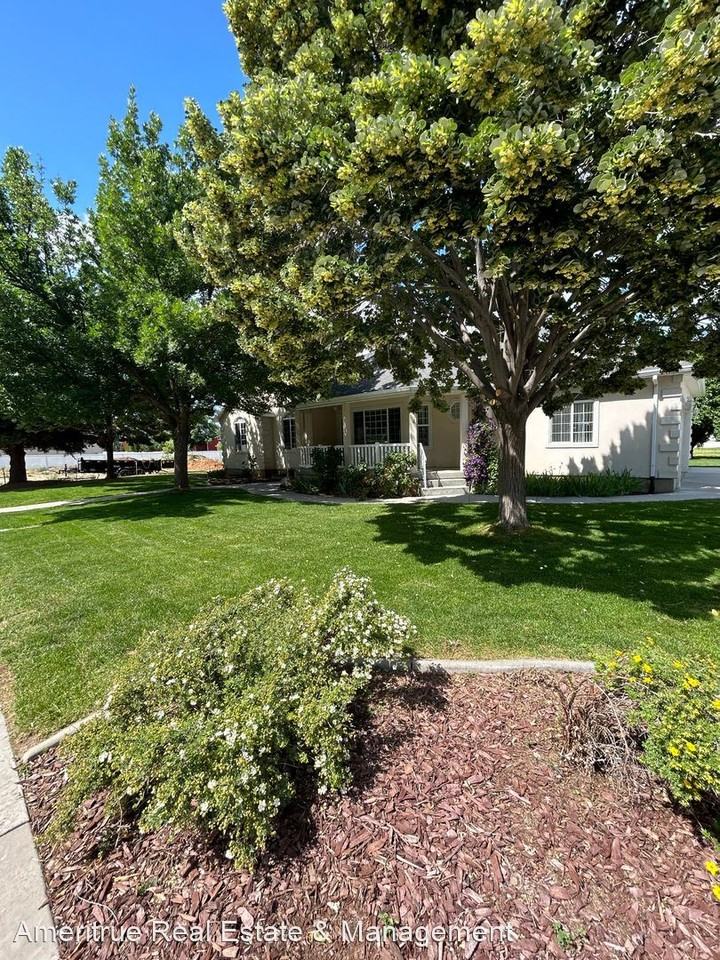 1333 N 200 W - Photo 3 of 16