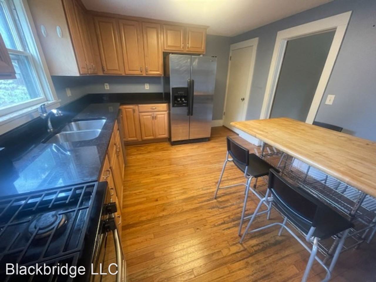 1628 Laurel Ave - Photo 3 of 12