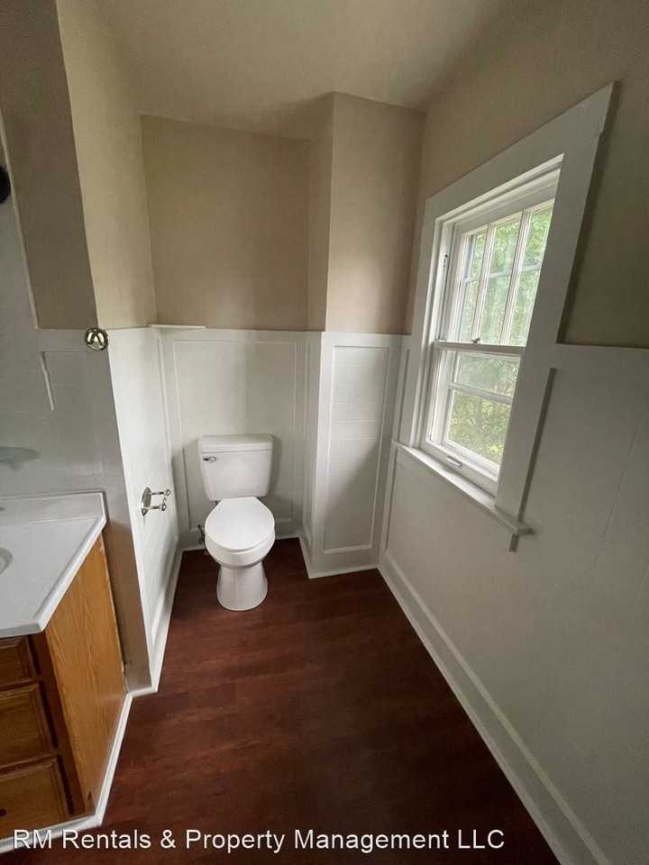1148 W Packard Ave - Photo 3 of 13