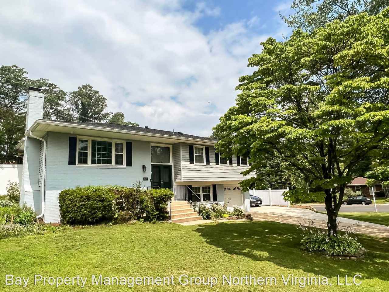 8237 Smithfield Ave - Photo 2 of 31