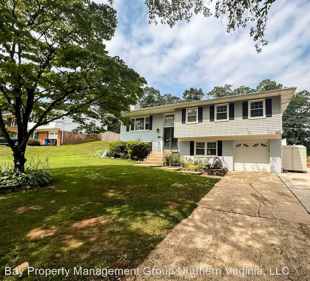 8237 Smithfield Ave - Photo 3 of 31
