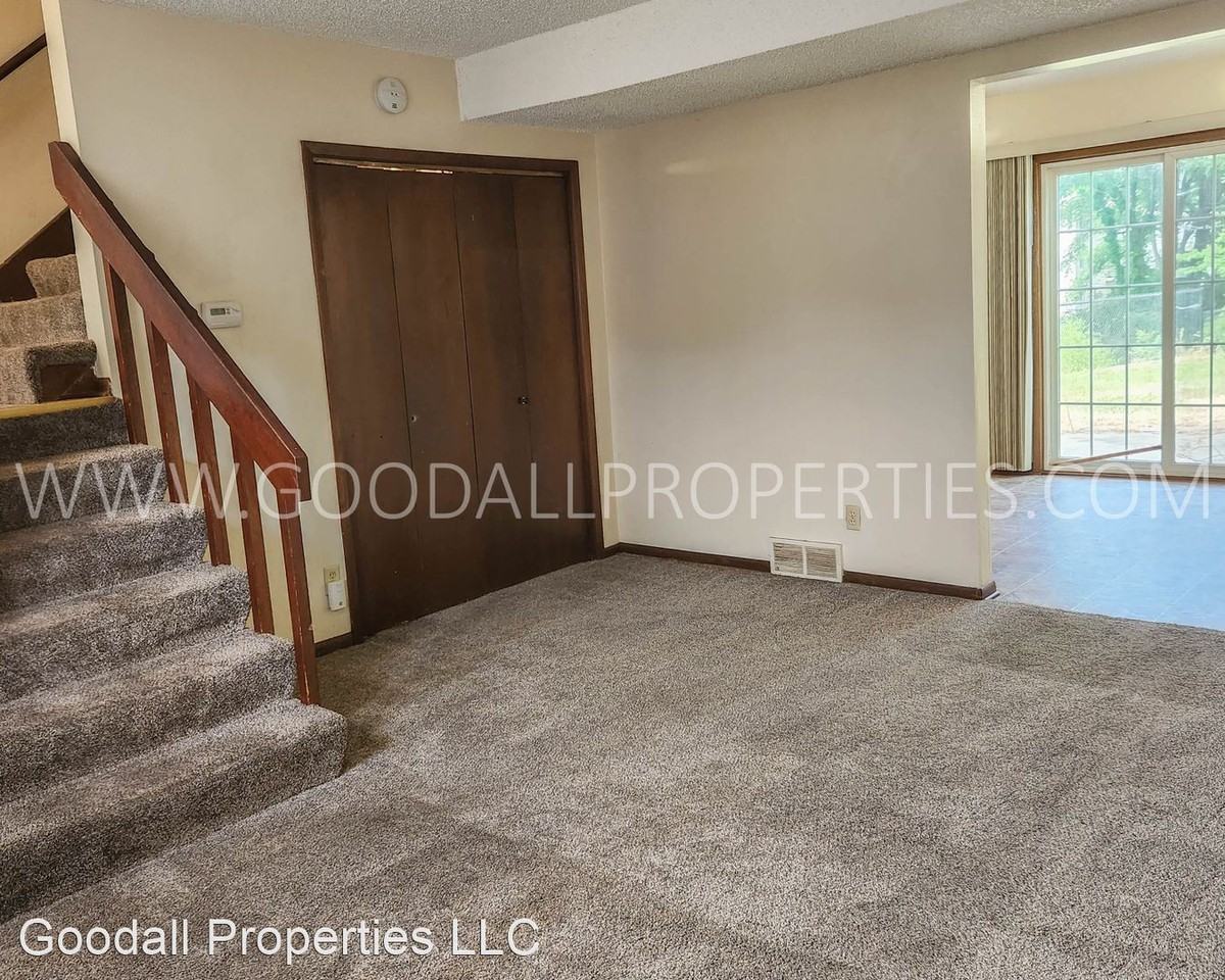 102 E Kenyon Ave - Photo 3 of 16