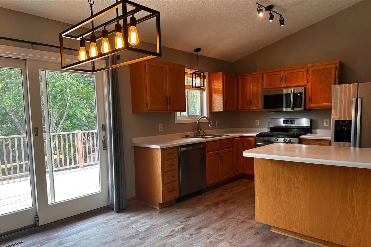 14173 Upper 54th St N - Photo 2 of 19
