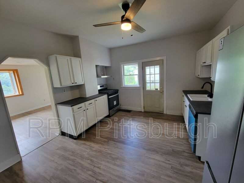 141 Overbeck St - Photo 2 of 18