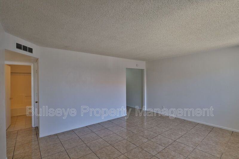 859 W Ray Rd #1 - Photo 4 of 8
