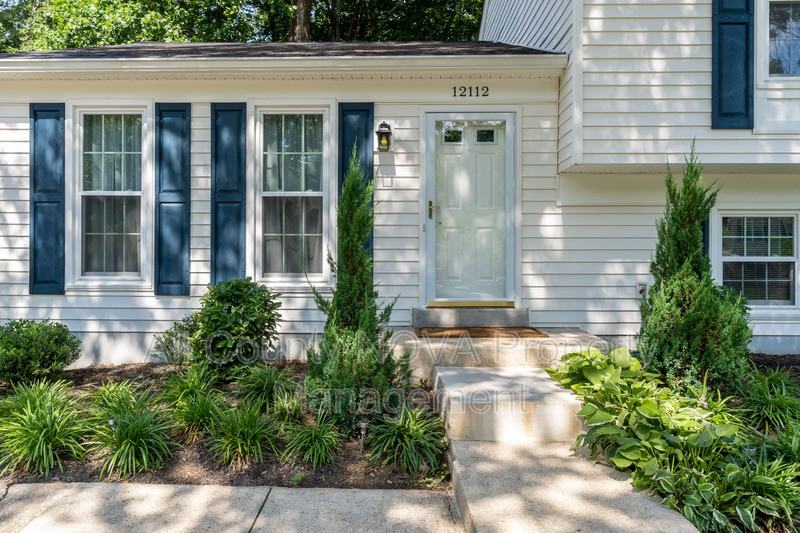 12112 Amblewood Dr - Photo 3 of 31