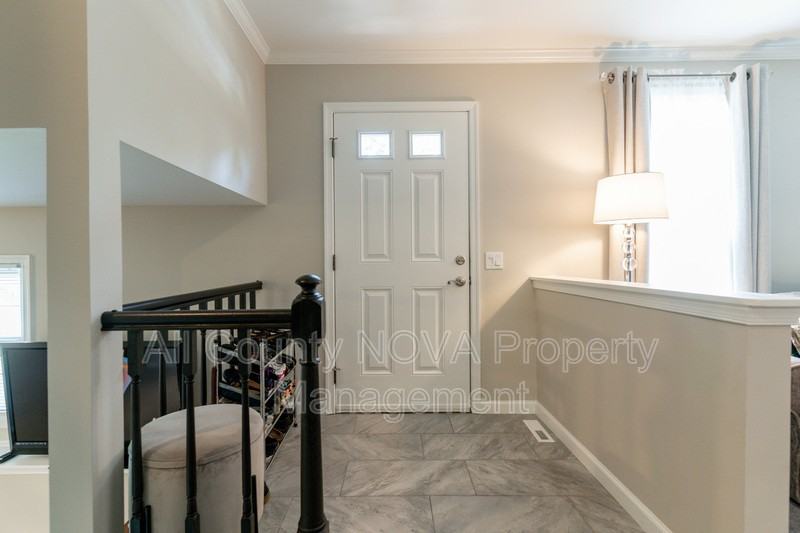 12112 Amblewood Dr - Photo 4 of 31