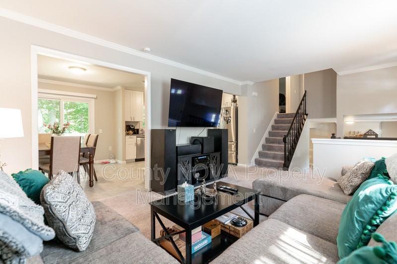 12112 Amblewood Dr - Photo 6 of 31