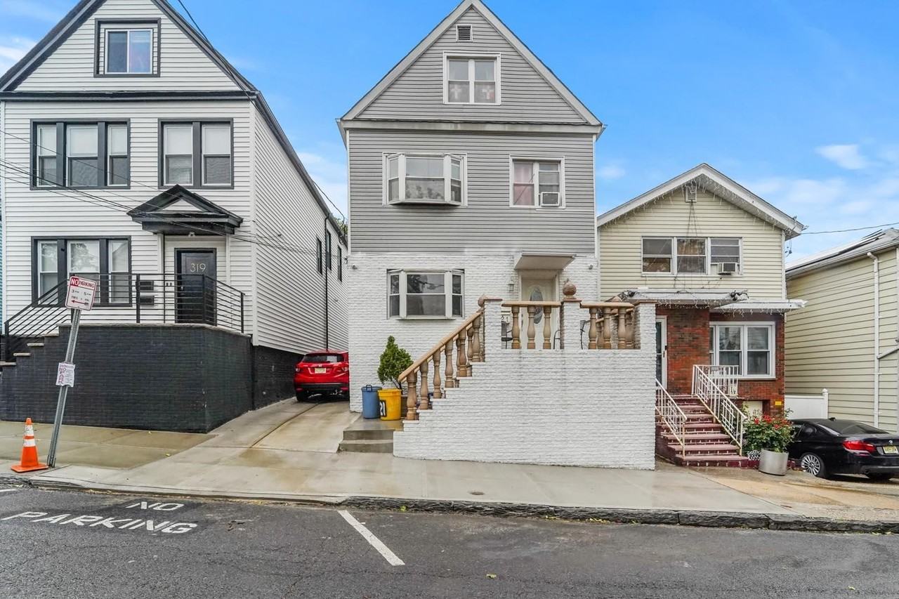 321 Van Nostrand Ave, Jersey City, NJ 07305 3 Bedroom House for 2,400