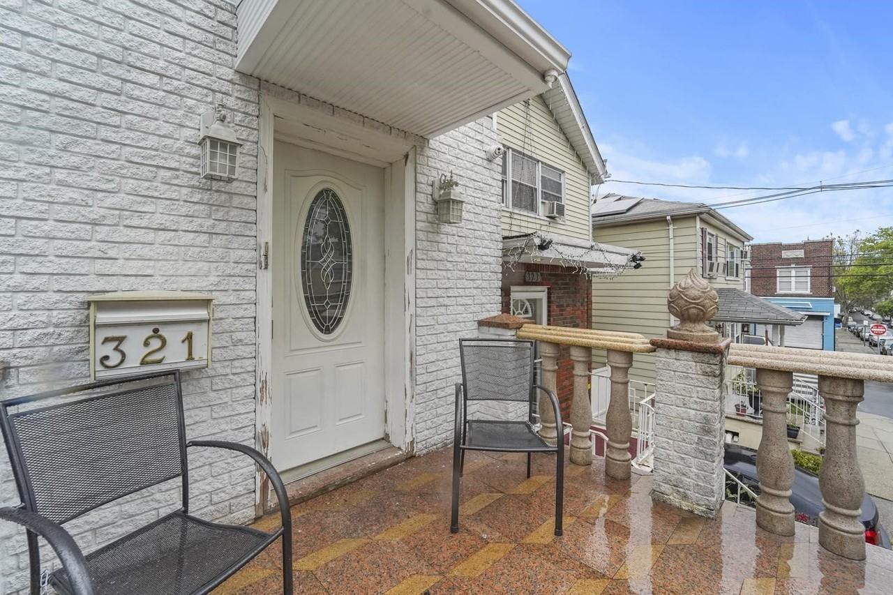321 Van Nostrand Ave, Jersey City, NJ 07305 3 Bedroom House for 2,400
