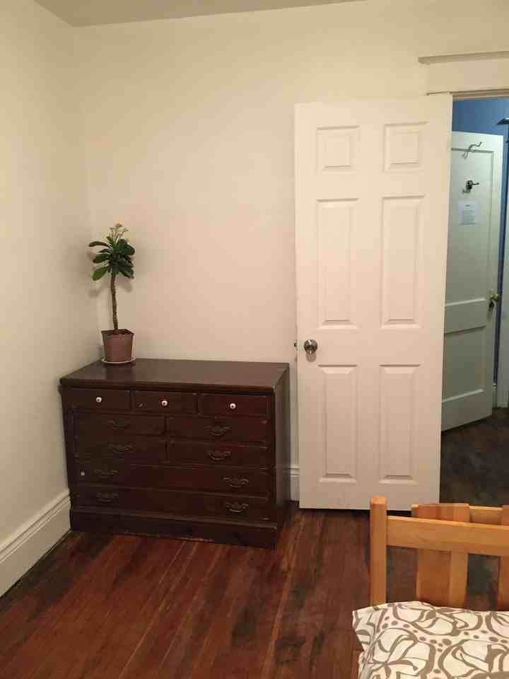 215 London St S - Photo 2 of 5