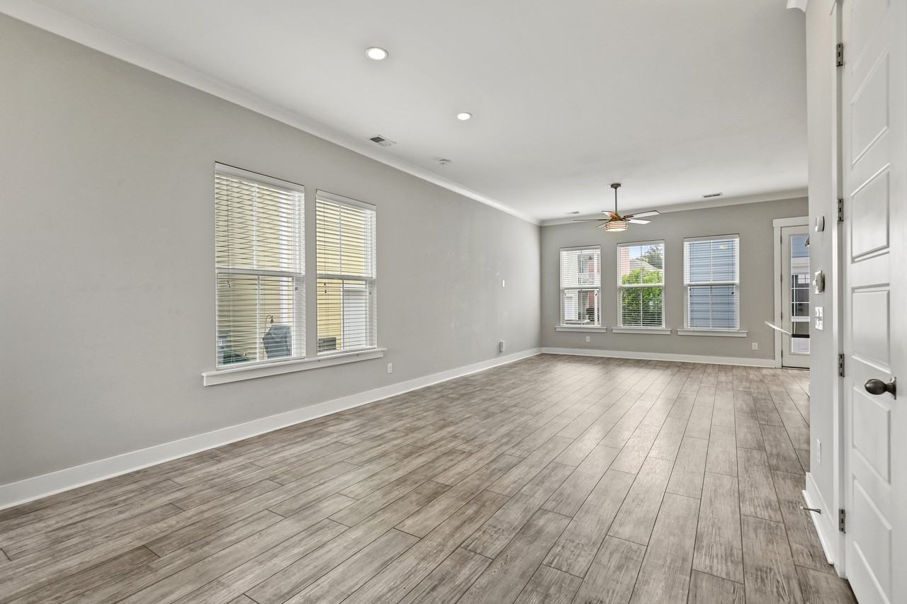 1600 Athena Ln - Photo 3 of 33