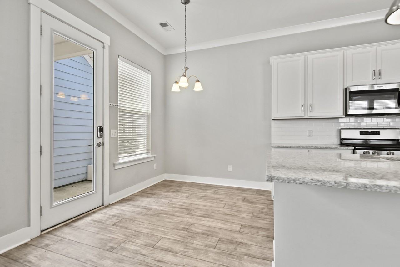 1600 Athena Ln - Photo 4 of 33