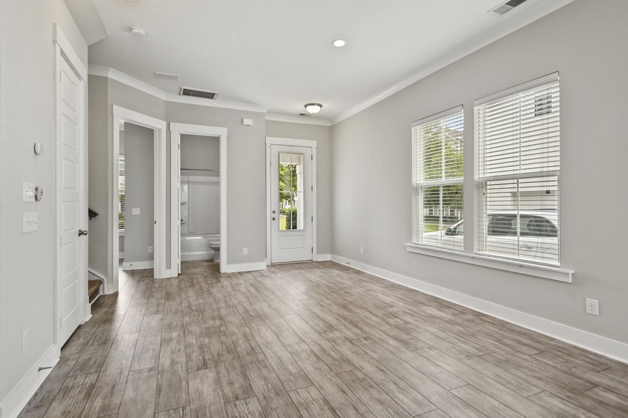 1600 Athena Ln - Photo 5 of 33