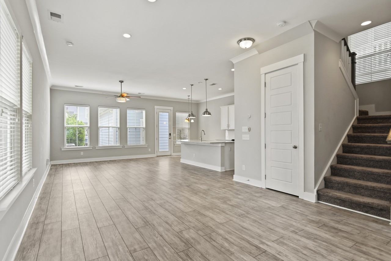 1600 Athena Ln - Photo 6 of 33