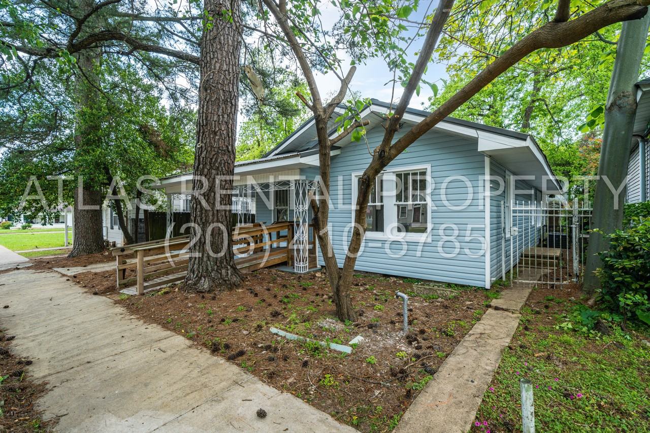 1712 Queen City Ave - Photo 2 of 31