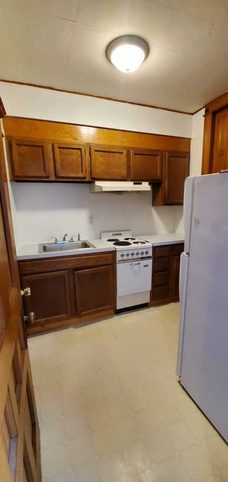 409-411 Market St - Photo 3 of 13