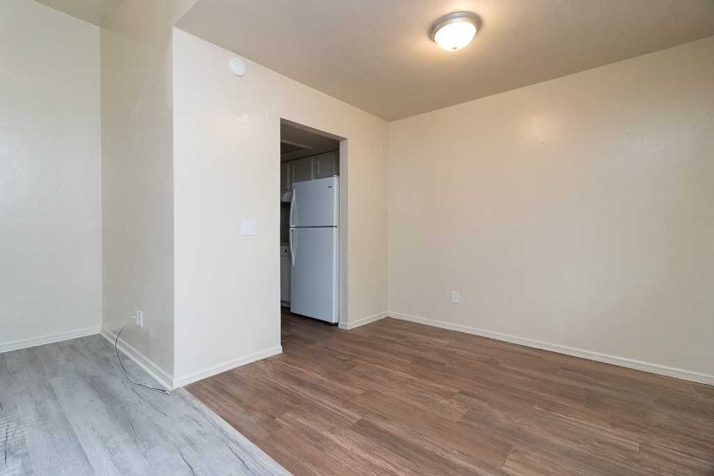 501 Sw 69Th St - Photo 3 of 12