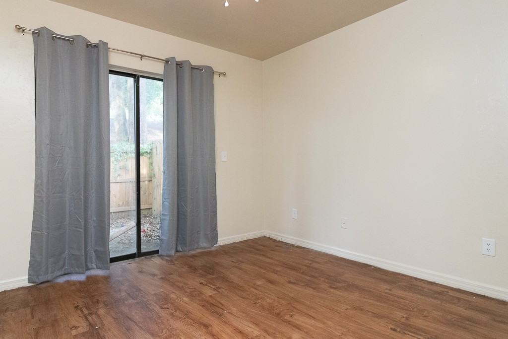 501 Sw 69Th St - Photo 7 of 12