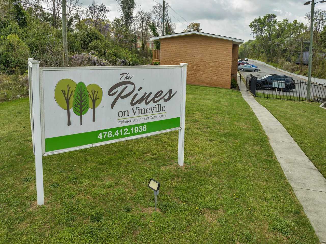 Pines on Vineville Apartments 2020 Vineville Ave, Macon, GA 31204
