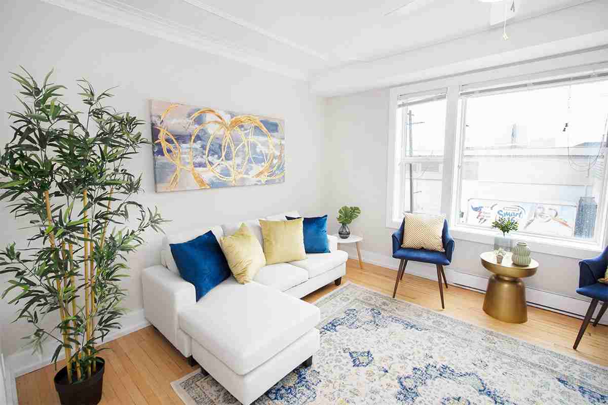 305 Marion Street - Photo 2 of 28