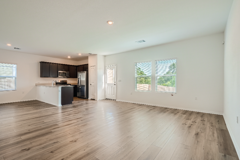 2712 Shimsham Dr - Photo 2 of 8