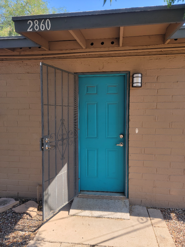 2860 N Alvernon Way - Photo 3 of 18