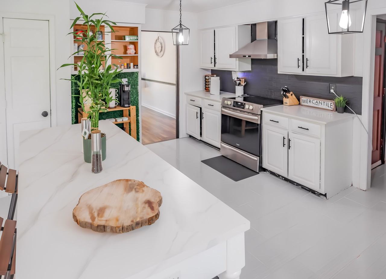 Hofstra Ct - Photo 2 of 11