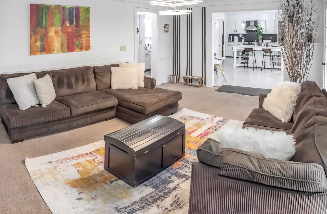 Hofstra Ct - Photo 5 of 11