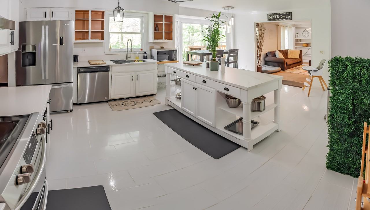 Hofstra Ct - Photo 7 of 11