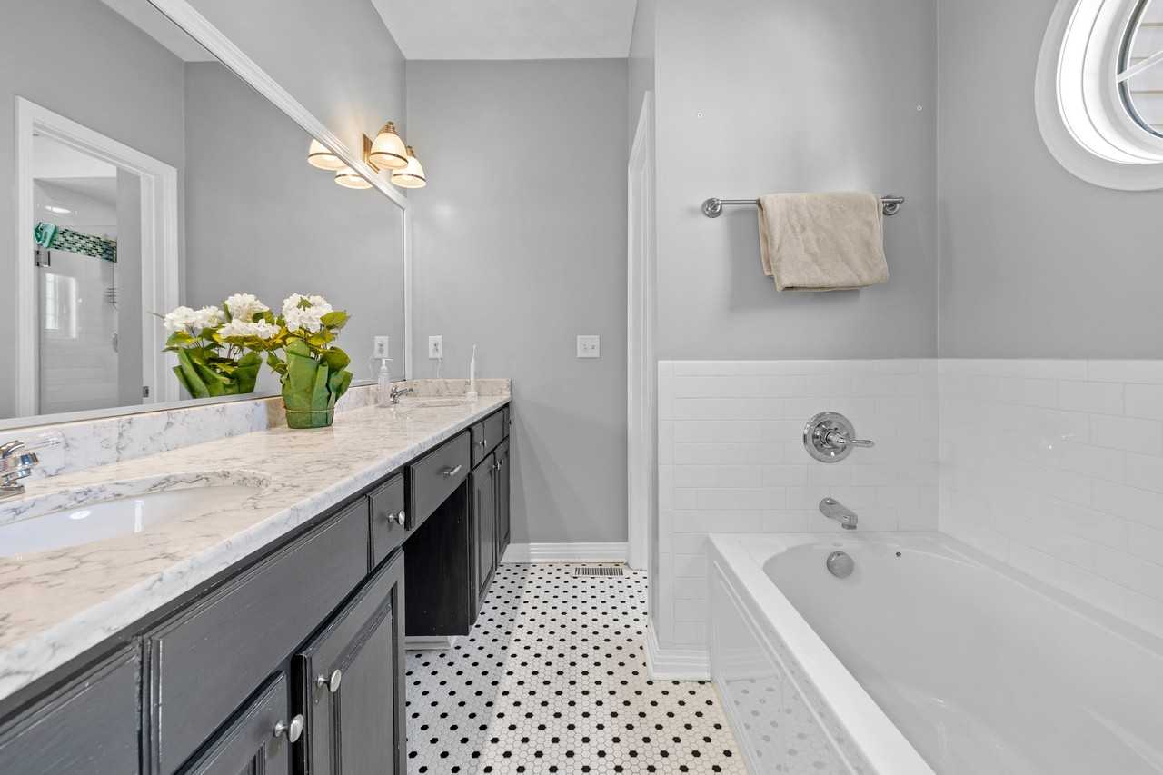 621 14th St #1 - Photo 3 of 30