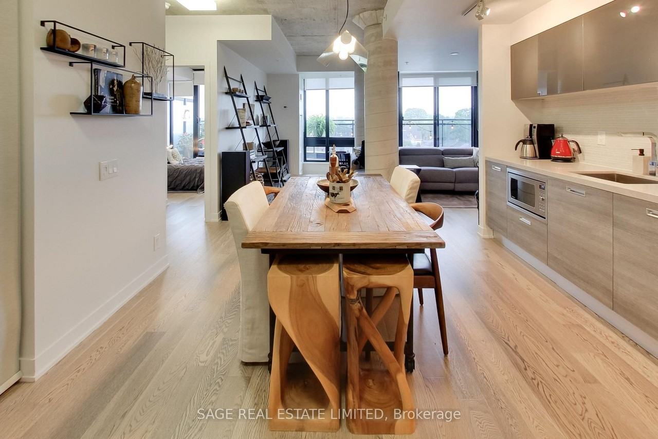 1239 Dundas Street West #723