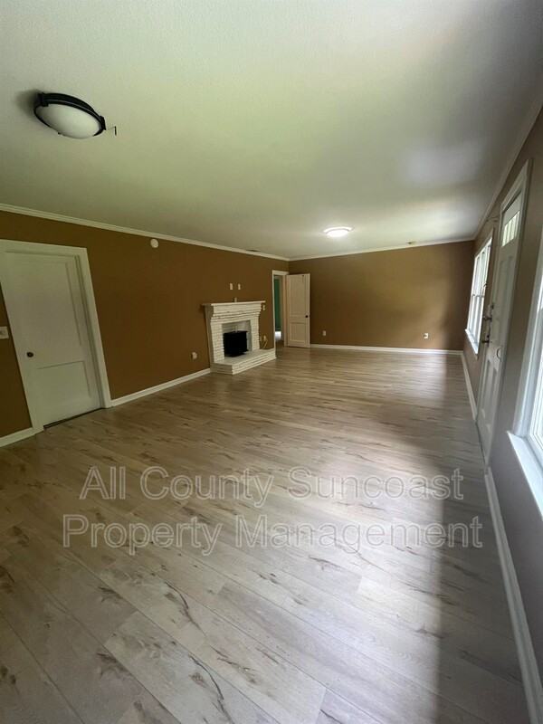 645 N Mulberry St - Photo 3 of 16