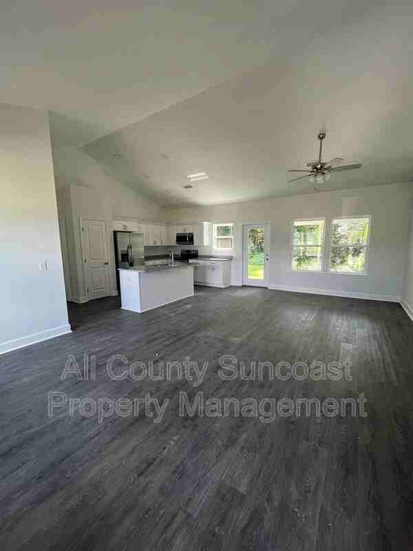 1605 Willow Rd - Photo 3 of 11