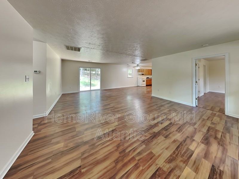 1258 Lakeview Dr - Photo 2 of 24