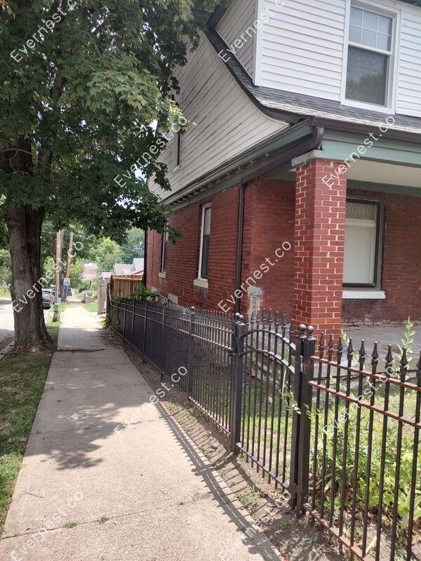 327 Benton Blvd - Photo 3 of 24