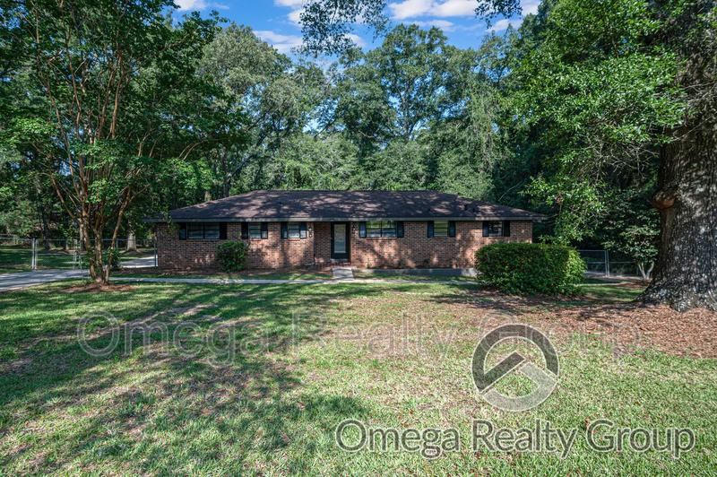 1913 Forest Oaks Dr W - Photo 2 of 44