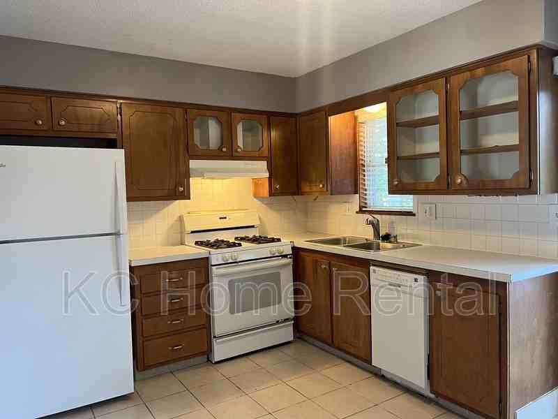 3108 N 68th St - Photo 2 of 28