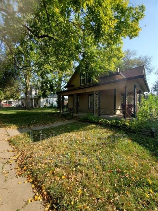 1902 N 68th St #2 - Photo 2 of 10