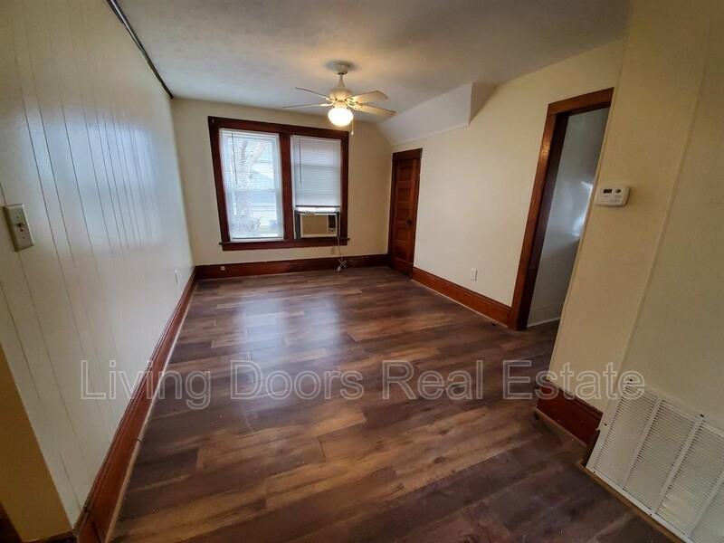 1902 N 68th St #2 - Photo 3 of 10