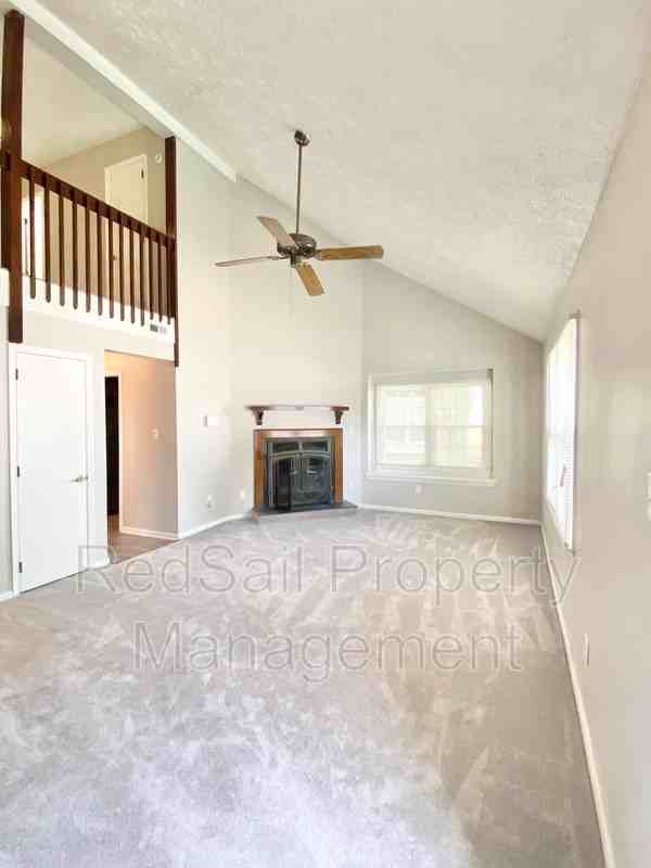 377 Kinsmen Way - Photo 3 of 20