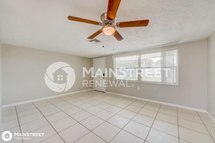 3210 Jarvis St - Photo 3 of 19