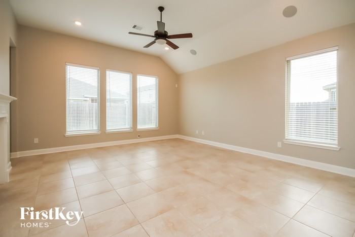 8723 Jonqil Dr - Photo 3 of 15