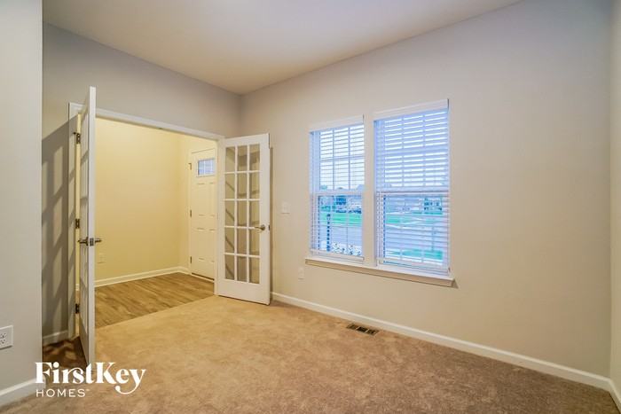 717 Wallace Dr - Photo 2 of 15