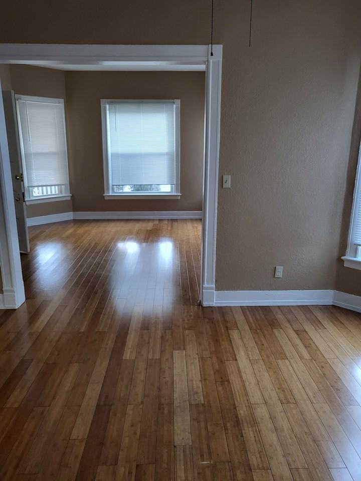 2423 N Farwell Ave - Photo 2 of 6