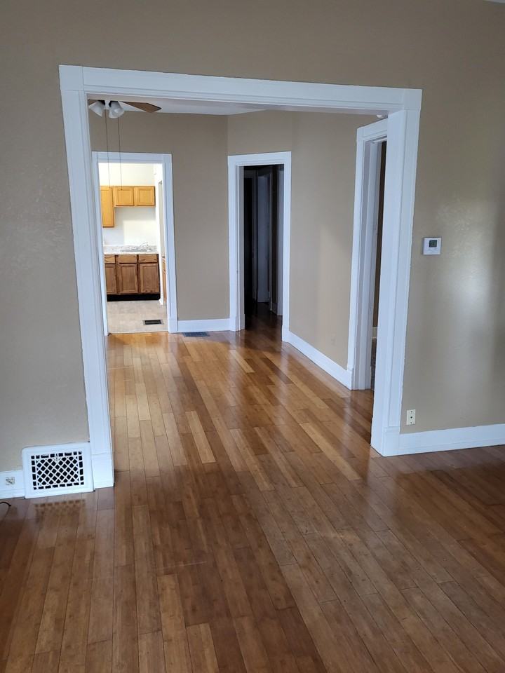 2423 N Farwell Ave - Photo 3 of 6