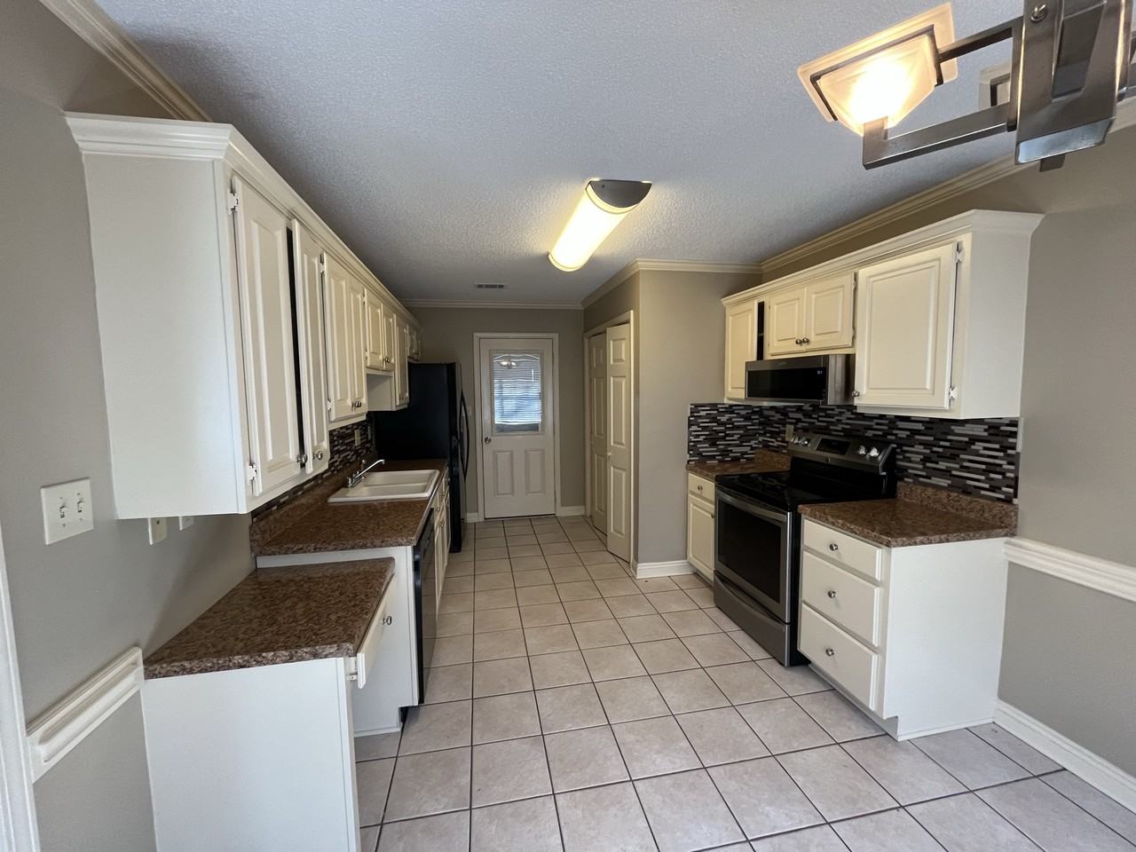 211 Rodney Guthrie Dr #1 - Photo 4 of 12